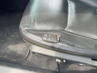 2021 Chrysler 300 Touring L - Interior Steering Wheel With Keys Image